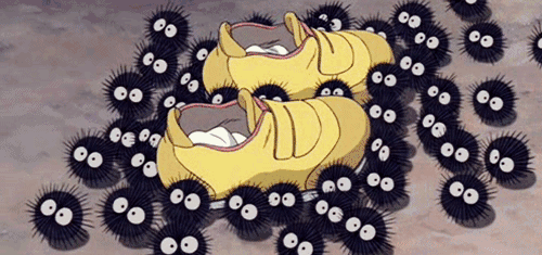 《千与千寻》中,他们为锅炉爷爷打工,日复一日地搬运煤球,唯一的消遣