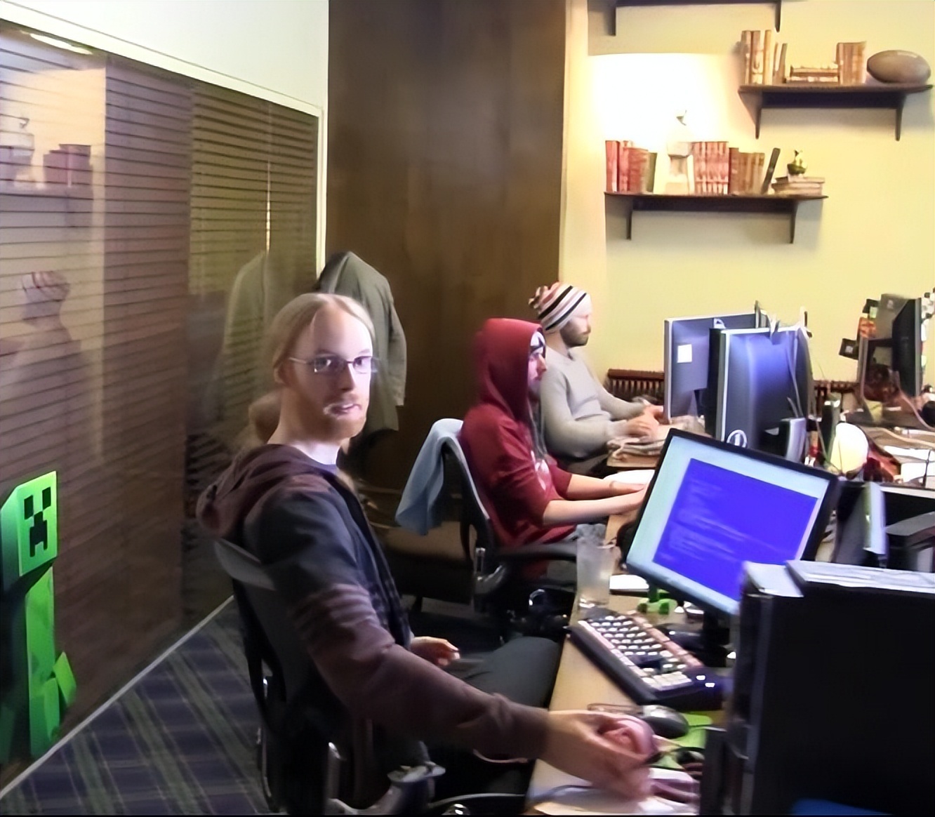 我的世界真实体验记录在mojang办公室上班的一天