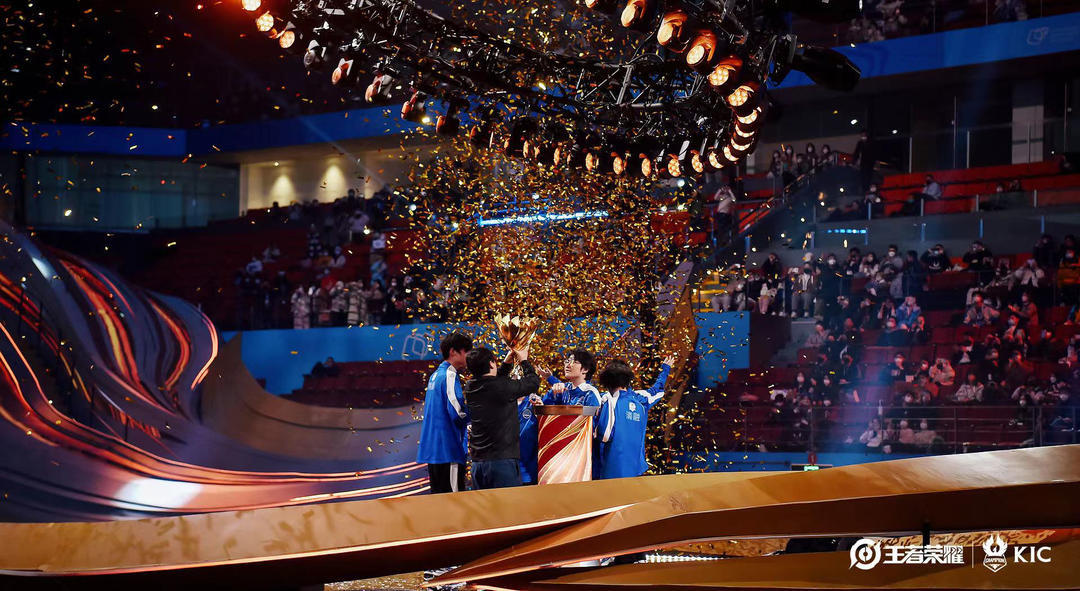 武汉estarpro深圳捧杯夺得第八冠2022王者荣耀世界冠军杯kic落幕