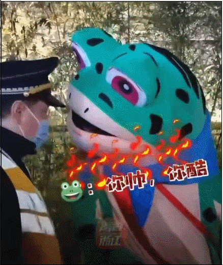 青蛙公开和城管叫板…最火的还得是这只8915街上蛙蛙千千万