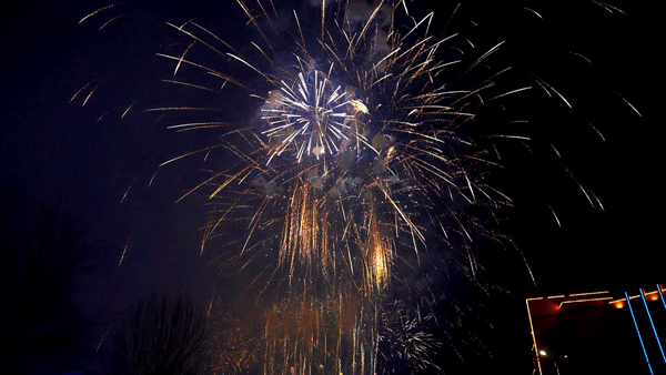 2023嘉峪关春节烟花表演太"秀"了!_腾讯新闻