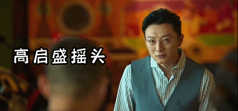 网友争相模仿其癫狂的摇头晃脑.