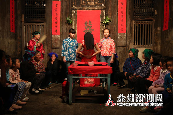 湖南这古村庄办婚礼很奇怪：新娘盖黑布（组图） - 3