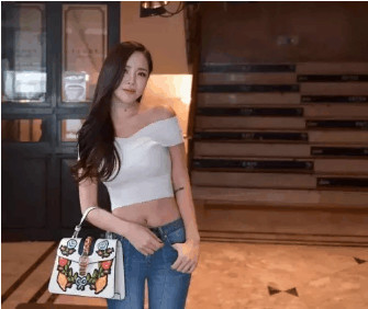 胯大女孩这么穿紧身裤,没有汉子撩你,算我输!