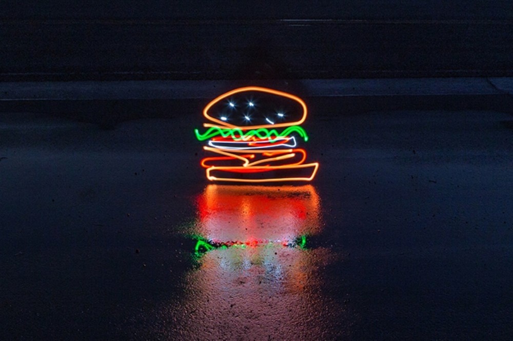 公司最近在一次店内现场展示中,让好奇的人们窥到了皮尔森 led 涂鸦背