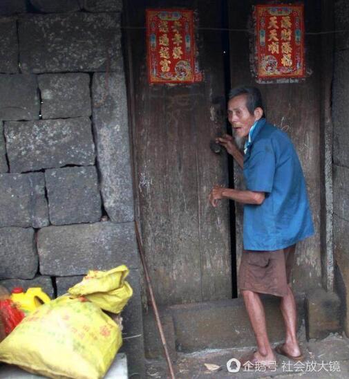 91岁的孤单老兵靠自己的双手做着很多人觉得