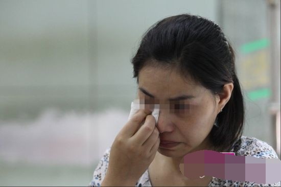 女儿出嫁后,每月总能收到父亲打来的钱,回娘家