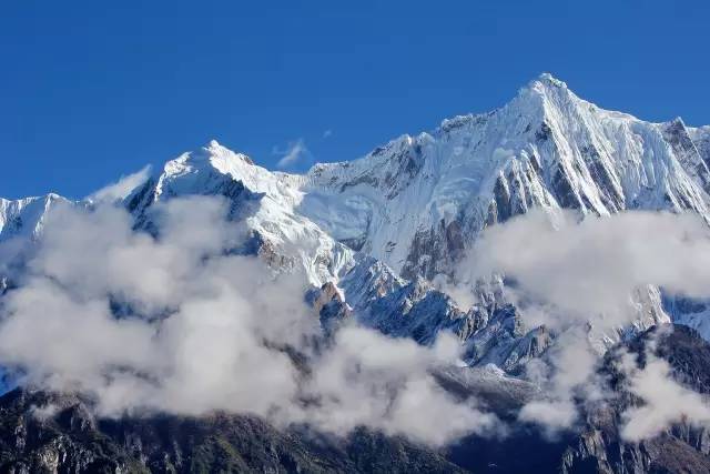 南迦巴瓦峰,是中国西藏林芝市最高的山,海拔7782米