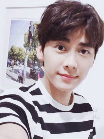 江疏影爆料关晓彤恋爱,发微博秒删引猜测,李易