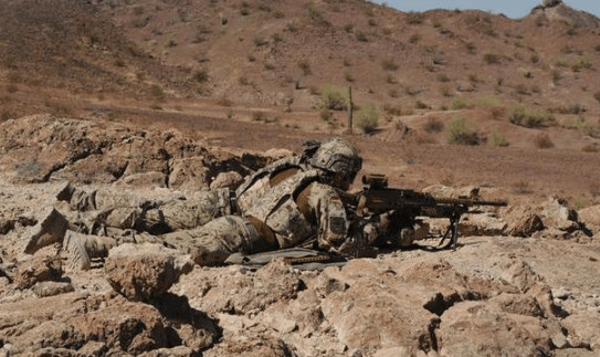 二战著名的纳粹屠刀,懵懂天真的小女孩以为是