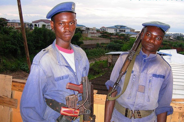 为何非洲警察喜欢给中国工地巡逻?除了高待遇,晚上还可以干这事