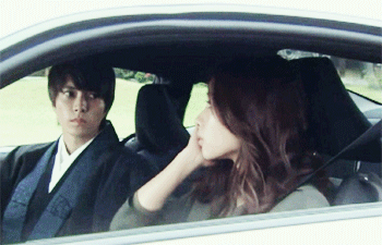 gif丨自从班里来了位插班生我上课再也不打瞌睡了