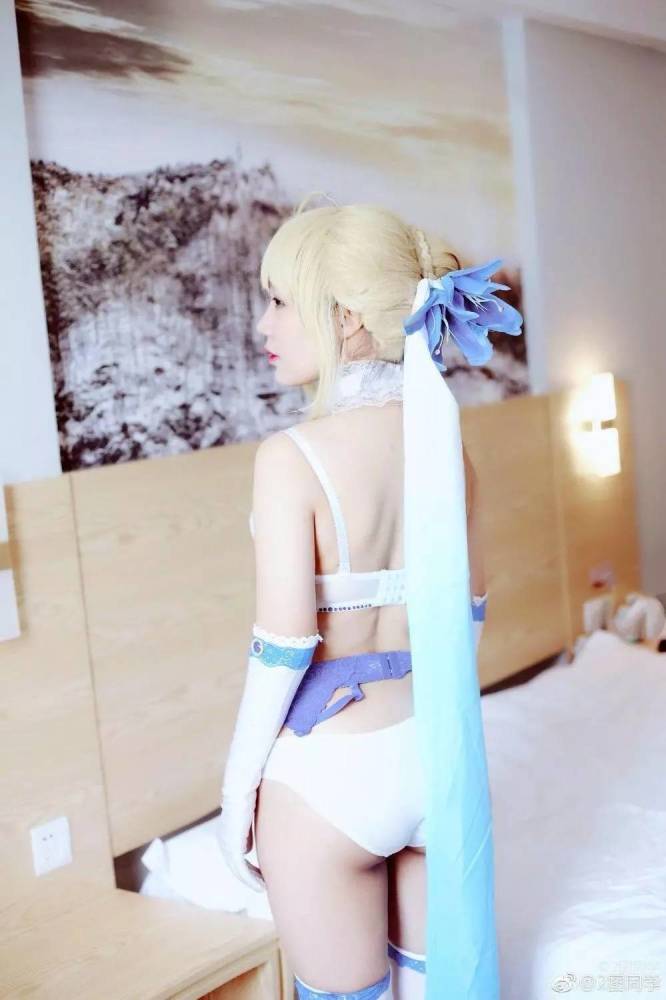 saber内衣cos
