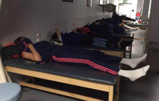 林丹妻子谢杏芳晒照送祝福却遇尴尬,网友眼尖