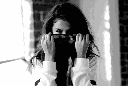 她就是selena gomez!
