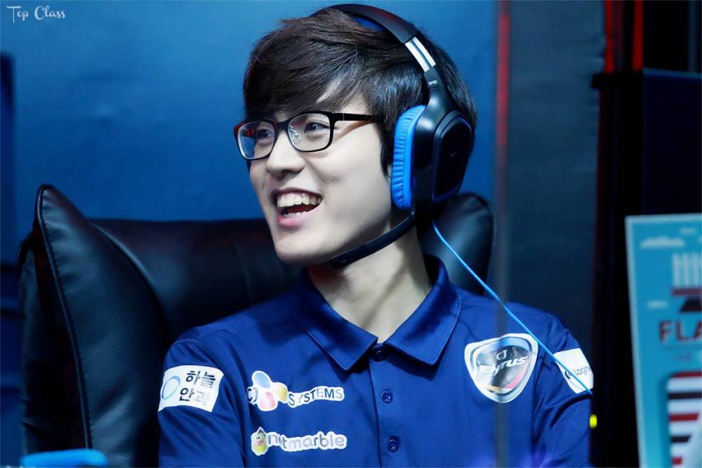 15年lpl开始引入了大批韩援,其中也包括了flame,但是他在lgd并没有