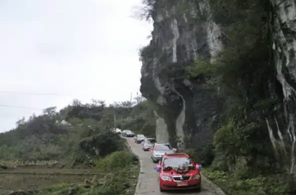 实拍大山农村里的婚礼