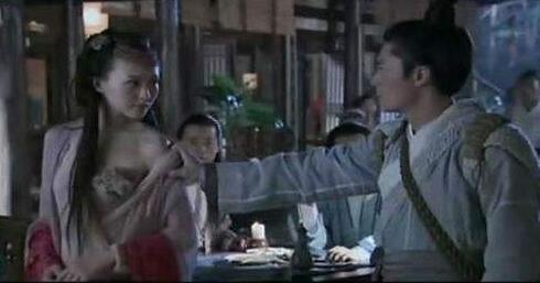 当红女星刚出道时的肚兜装,唐嫣风尘味太浓,刘