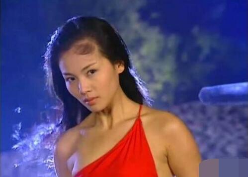 当红女星刚出道时的肚兜装,唐嫣风尘味太浓,刘