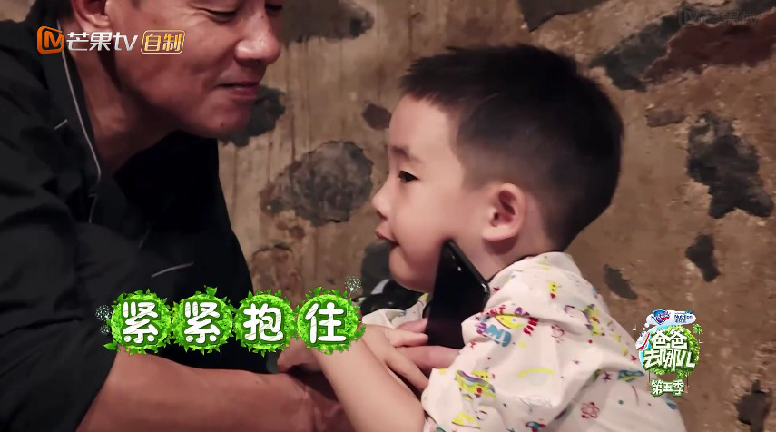 Jasper喊话应采儿上妈妈去哪里 陈小春的反应