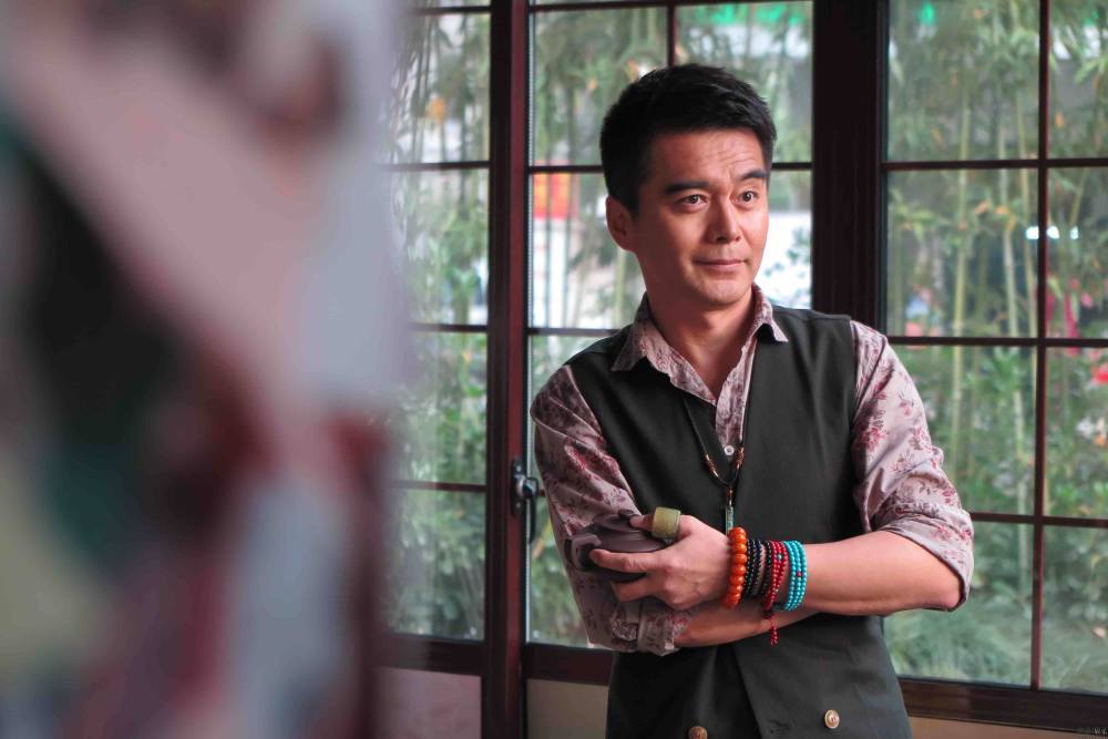 国家一级演员,4任老婆都是美女,因高尔夫结识现任妻子!