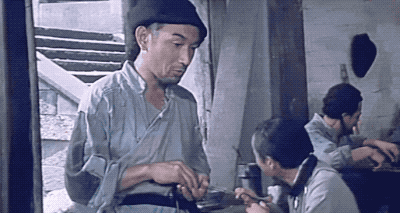 严顺开|“阿Q”严顺开：44岁成名，因拍戏患脑梗卧床8年，80岁去世