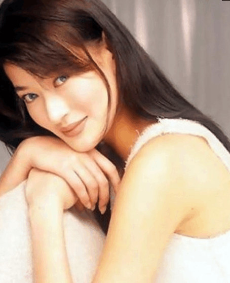 比梅艳芳还悲惨,靠拍三级片一夜爆红,29岁扔下