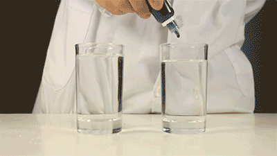 蜂蜜溶解的秘密 材料 色素/搅拌棒/玻璃杯/一勺盐 原理 扩散是物质 从