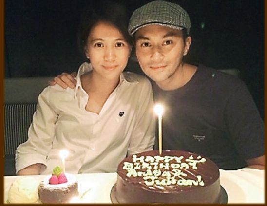 张智霖晒儿子玩滑板近照,11岁的魔童帅气不输