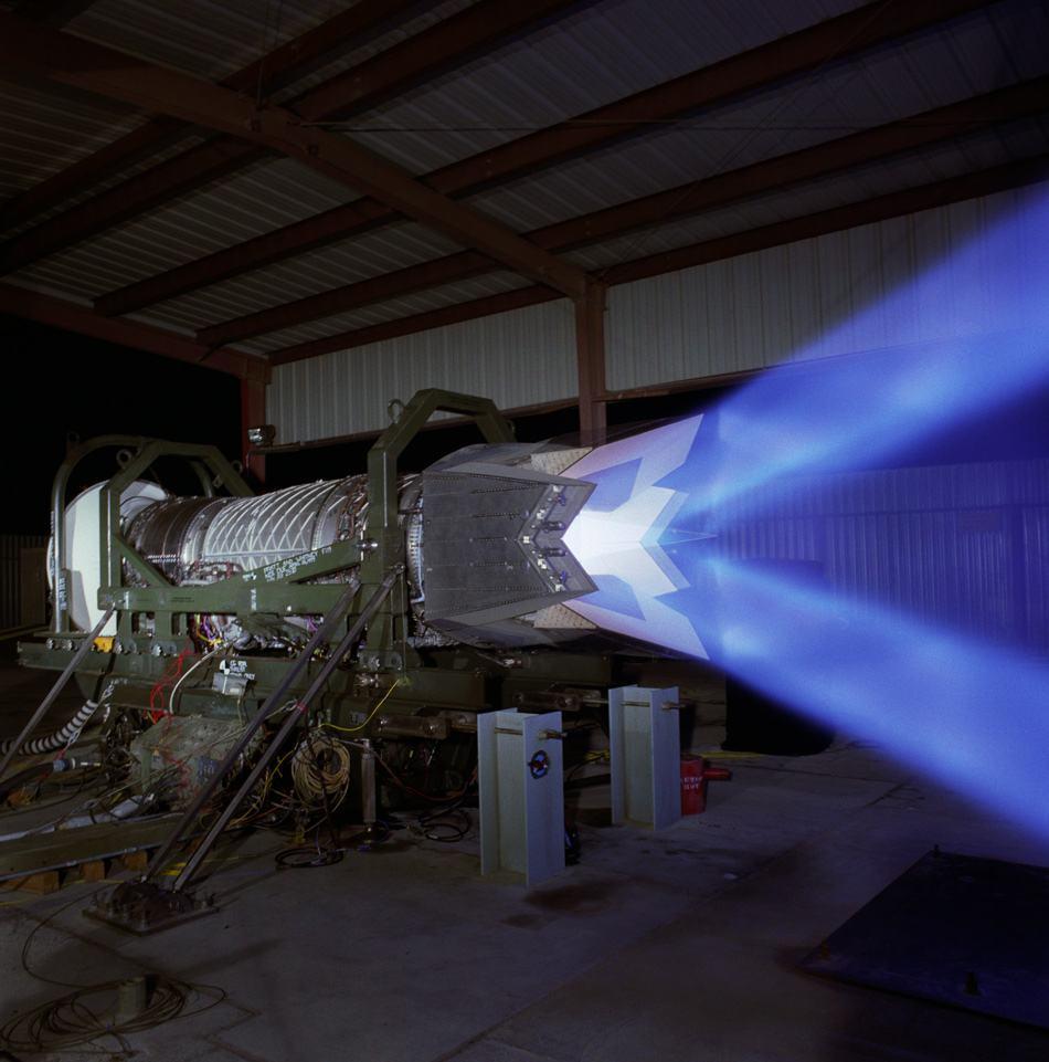 中国为什么拿一架:只有一台发动机的歼10测试