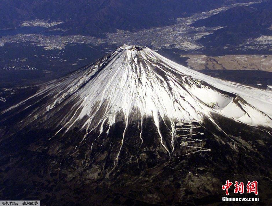 富士山日出投下24公里长巨大阴影