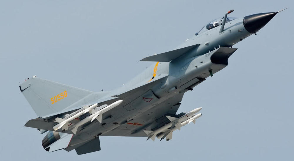 简析歼10C战斗机:较最新版F-16孰优孰劣?