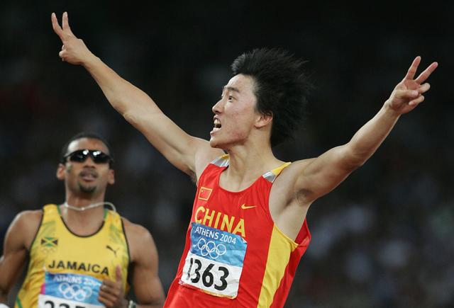 刘翔110米栏夺冠图片