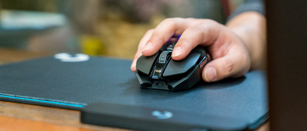 罗技G903\/G703\/PowerPlay评测:最强的矛与盾