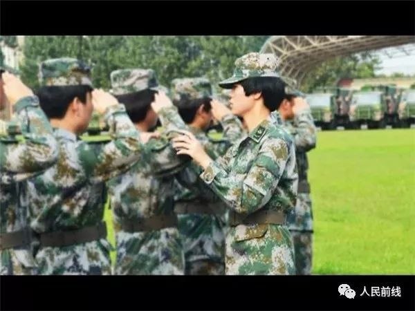 嘿!金牌女话务员,这里有一份你的退伍礼物