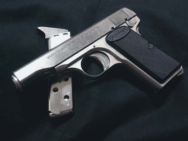 萨沙谈让"小黑"魏振海马失前蹄的民国花口撸子