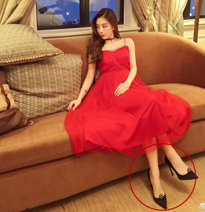 不是贵圈脚最小的女明星吗?王子文这脚怎么看