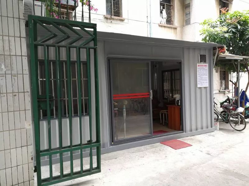 是一座18平方米的搭建平房,目前是农业银行宿舍的保安亭