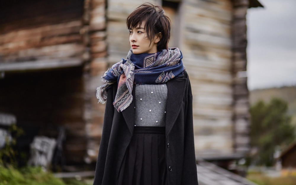 35岁吴昕离开快本华丽转身,短发美出新高度,但