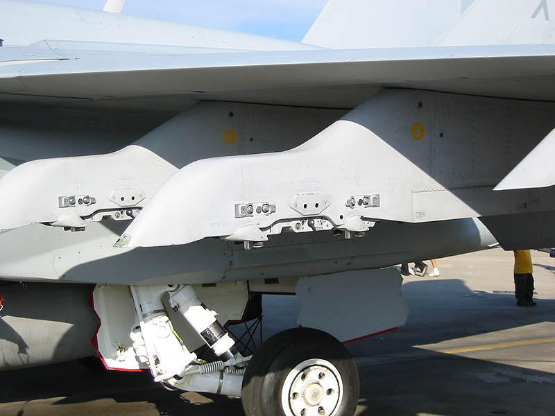 歼11性能落后却不改?寿命太短不划算 再用几年