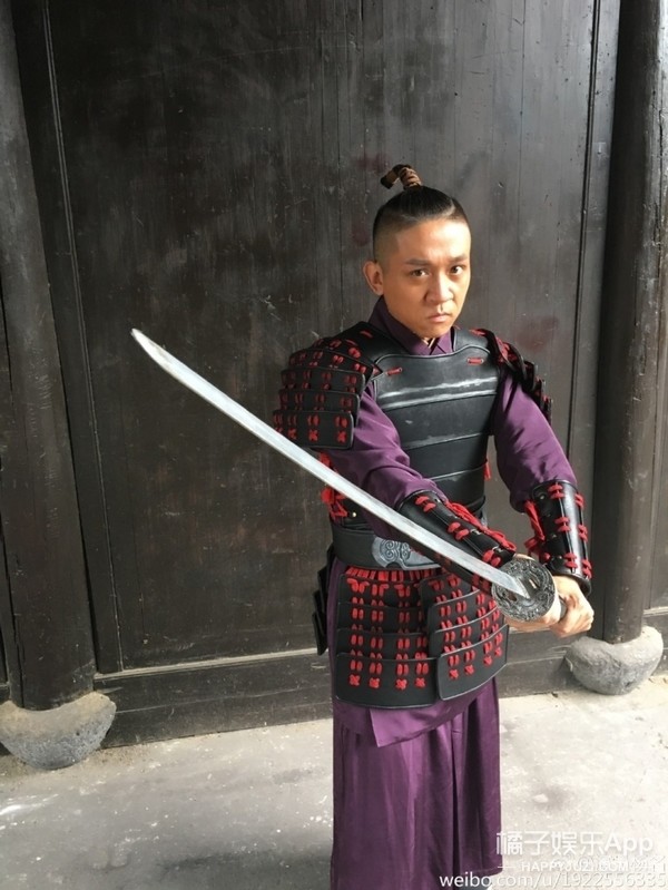 还记得《 少年黄飞鸿》里的林世荣吗,他现在长