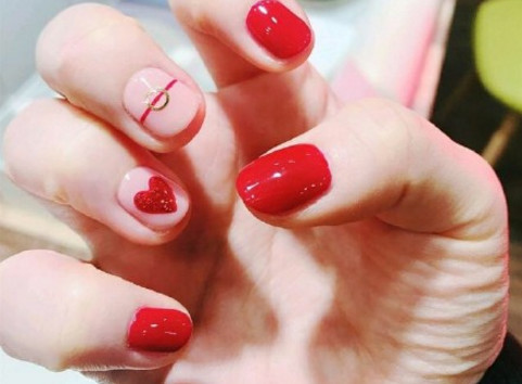 红色美甲图片2018新款式 最新款值得一涂