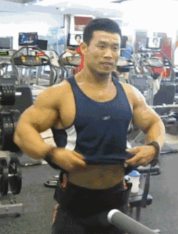 八两金有腹肌,女生:.