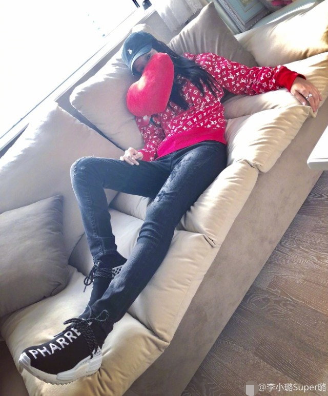 李小璐一张照片引出轨争议,官方怒甩未P原图辟