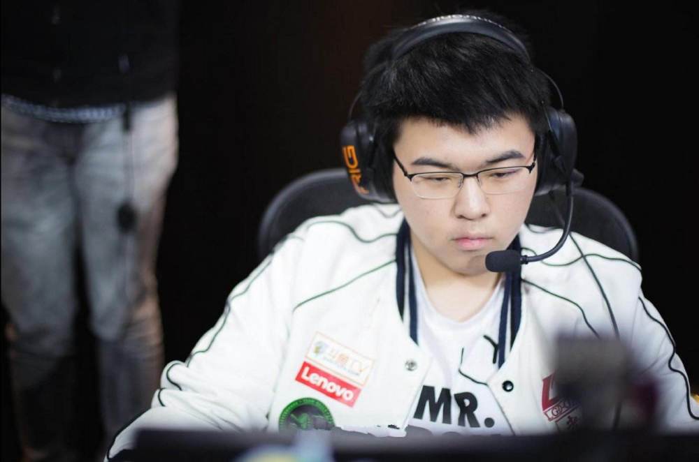 韦神要回归英雄联盟了?韦酱7酱再次聚首,选拔lol校园战队