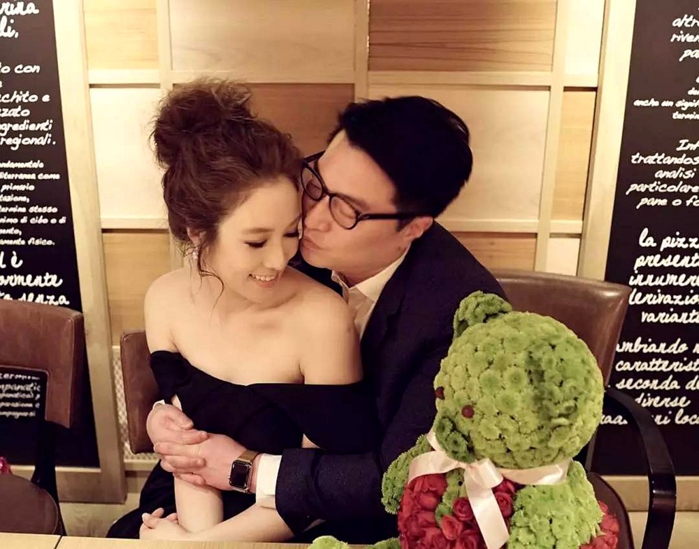 徐子淇罕见晒富商老公合照 结婚11年依旧恩爱