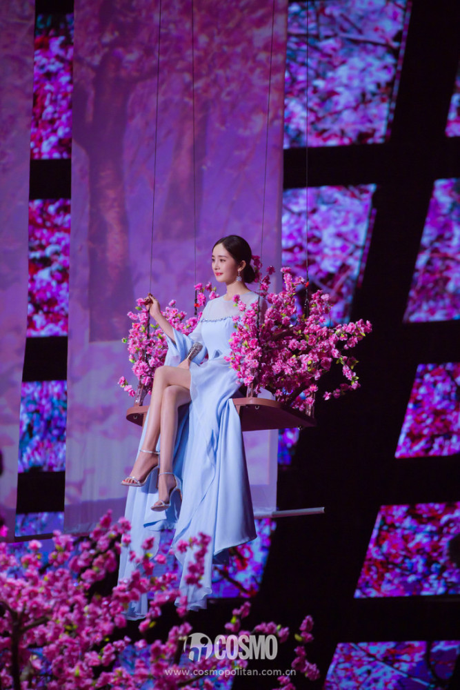 你说杨幂跨年造型最美?我觉得baby赵丽颖不会