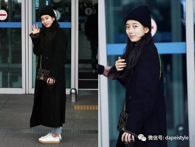 素颜美女裴秀智撞衫时尚辣妈杨颖,同穿星空吊