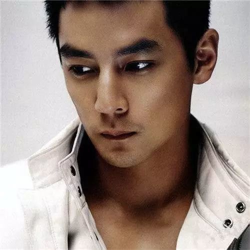 赵丽颖的鼻子跟杨幂的鼻子都不能拍特写,只因