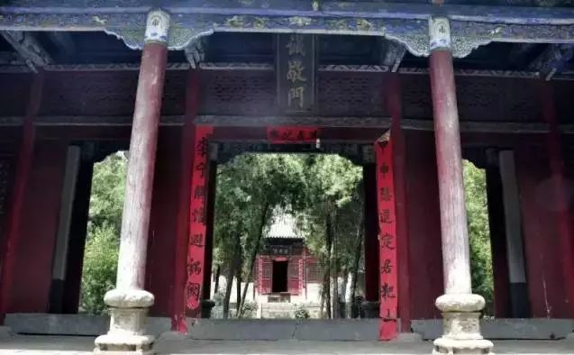 嵩县是个既有文化底蕴,又历史悠久的地方,炎帝时称伊国,春秋为陆浑戎